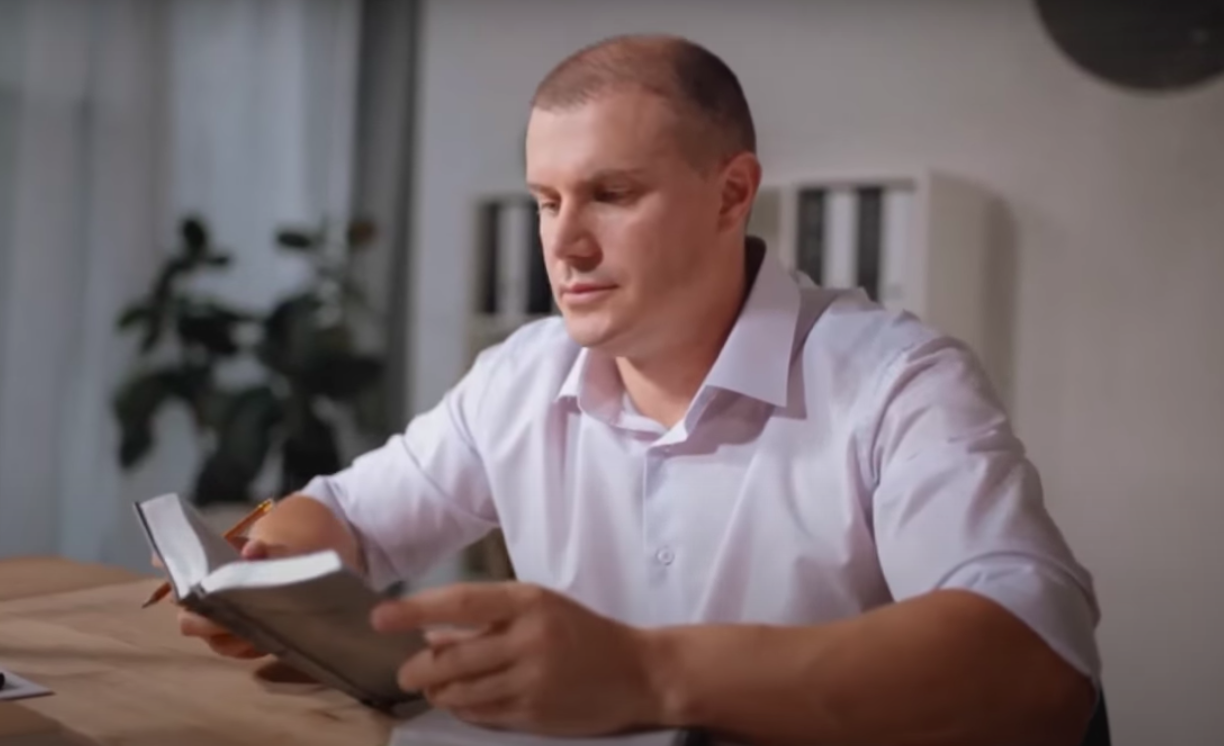 Від Тома Круза до Віктора Павліка: зірки, які були в сектах або досі звідти не вибралися